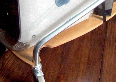 Supermarktwagen zu einer mobilen Computerstation umgebaut